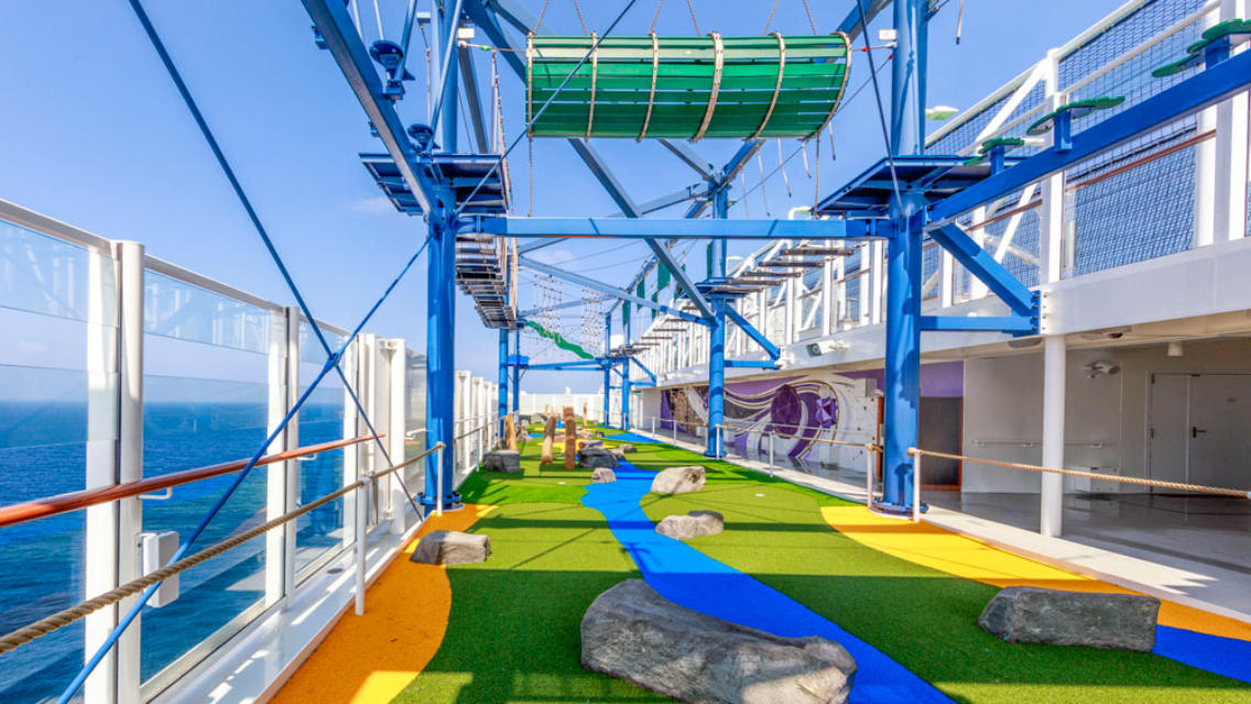 Minigolf auf Kreuzfahrtschiff