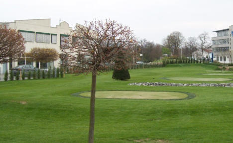 Golf Kurzplatz mit Kunstrasen Golfgreens