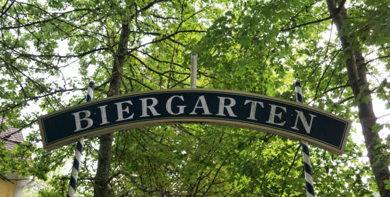 Gebäude und GASTRO Bereiche von TOUR GREEN